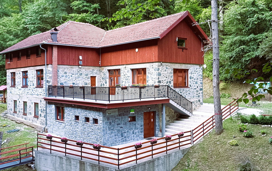Planinarski domovi